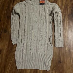 Elegant Cable Knit Sweater in Cream